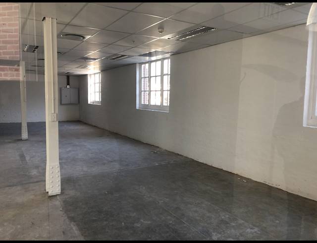 1,538M² OFFICE TO LET IN GARDENS
